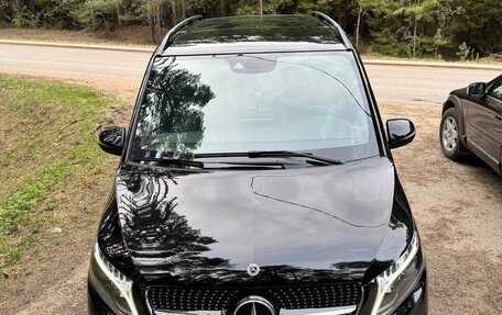 Mercedes-Benz V-Класс, 2023 год, 20 000 000 рублей, 4 фотография