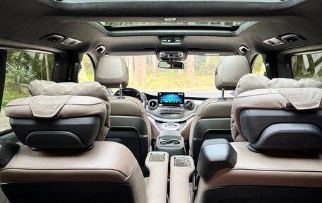 Mercedes-Benz V-Класс, 2023 год, 20 000 000 рублей, 12 фотография