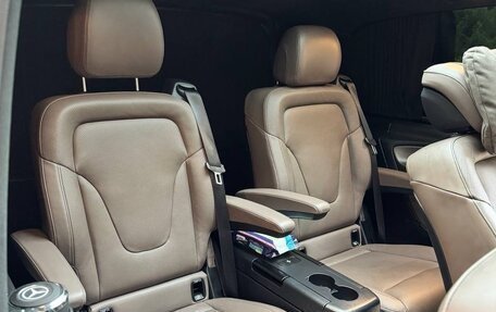 Mercedes-Benz V-Класс, 2023 год, 20 000 000 рублей, 15 фотография