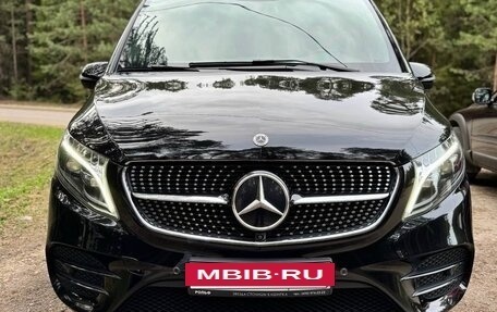 Mercedes-Benz V-Класс, 2023 год, 20 000 000 рублей, 3 фотография