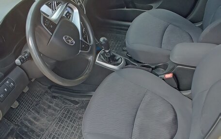 Hyundai Solaris II рестайлинг, 2012 год, 640 000 рублей, 6 фотография