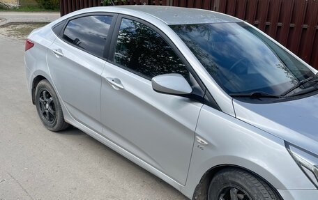 Hyundai Solaris II рестайлинг, 2015 год, 1 200 000 рублей, 2 фотография