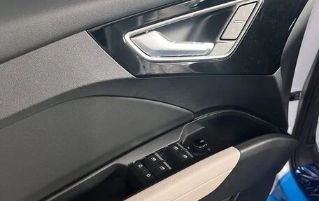 Audi Q4 e-tron, 2022 год, 6 500 000 рублей, 8 фотография