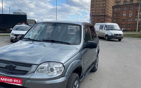 Chevrolet Niva I рестайлинг, 2011 год, 460 000 рублей, 3 фотография