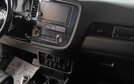 Mitsubishi Outlander III рестайлинг 3, 2018 год, 2 550 000 рублей, 11 фотография