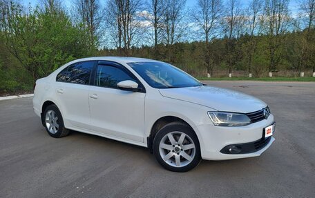 Volkswagen Jetta VI, 2013 год, 990 000 рублей, 2 фотография