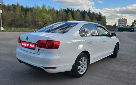 Volkswagen Jetta VI, 2013 год, 990 000 рублей, 3 фотография