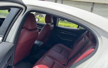 Mazda 3, 2022 год, 1 800 000 рублей, 12 фотография