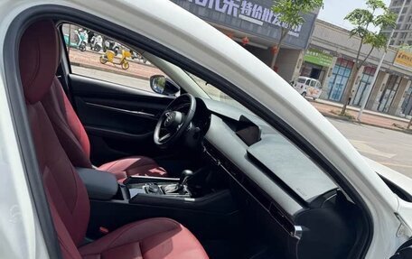 Mazda 3, 2022 год, 1 800 000 рублей, 9 фотография
