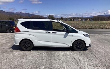 Honda Freed II, 2022 год, 1 350 000 рублей, 4 фотография
