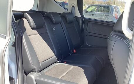 Honda Freed II, 2022 год, 1 350 000 рублей, 15 фотография