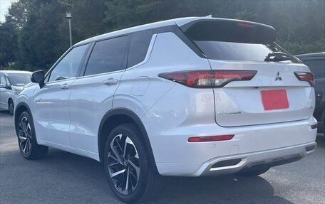 Mitsubishi Outlander, 2022 год, 2 850 000 рублей, 5 фотография