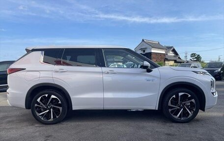Mitsubishi Outlander, 2022 год, 2 850 000 рублей, 2 фотография