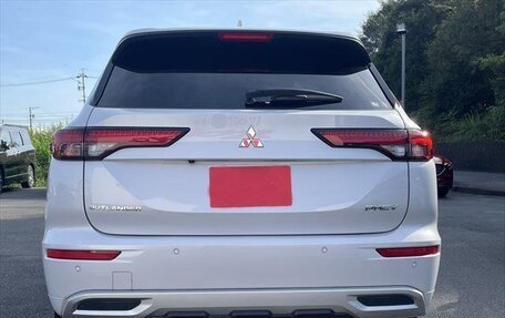 Mitsubishi Outlander, 2022 год, 2 850 000 рублей, 4 фотография