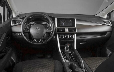 Mitsubishi Xpander, 2022 год, 2 499 000 рублей, 6 фотография