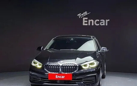 BMW 1 серия, 2021 год, 1 800 000 рублей, 3 фотография