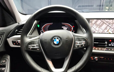 BMW 1 серия, 2021 год, 1 800 000 рублей, 8 фотография