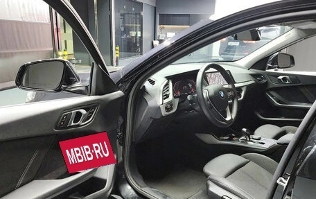 BMW 1 серия, 2021 год, 1 800 000 рублей, 5 фотография