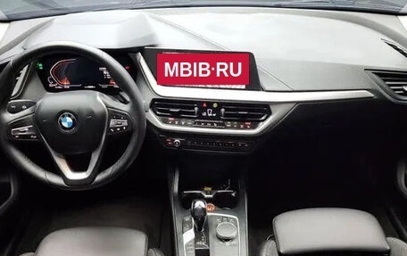 BMW 1 серия, 2021 год, 1 800 000 рублей, 7 фотография