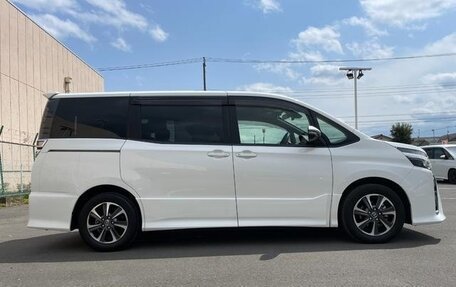 Toyota Voxy III, 2021 год, 2 500 000 рублей, 4 фотография