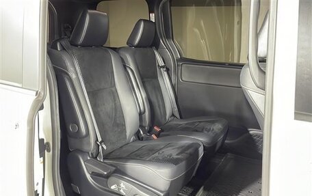 Toyota Voxy III, 2021 год, 2 500 000 рублей, 23 фотография