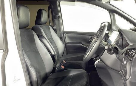Toyota Voxy III, 2021 год, 2 500 000 рублей, 21 фотография