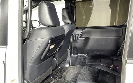 Toyota Voxy III, 2021 год, 2 500 000 рублей, 26 фотография