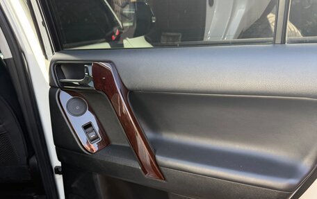 Toyota Land Cruiser Prado 150 рестайлинг 2, 2016 год, 3 800 000 рублей, 22 фотография