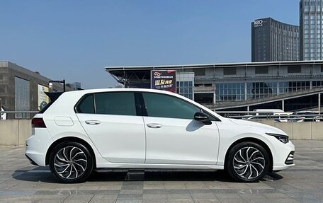 Volkswagen Golf VIII, 2022 год, 1 760 000 рублей, 6 фотография