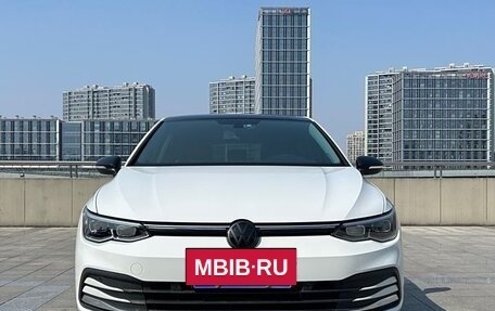 Volkswagen Golf VIII, 2022 год, 1 760 000 рублей, 2 фотография