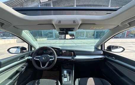 Volkswagen Golf VIII, 2022 год, 1 760 000 рублей, 10 фотография