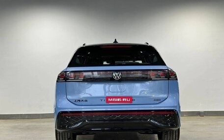Volkswagen Tiguan, 2024 год, 4 450 000 рублей, 8 фотография