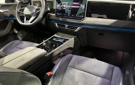 Volkswagen Tiguan, 2024 год, 4 450 000 рублей, 25 фотография