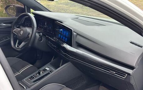 Volkswagen Golf VIII, 2022 год, 1 900 000 рублей, 14 фотография