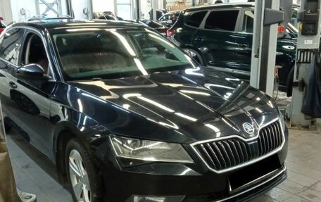 Skoda Superb III рестайлинг, 2016 год, 1 680 000 рублей, 2 фотография