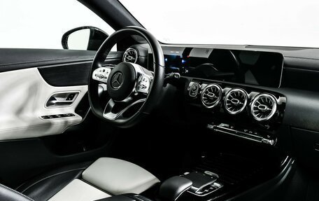 Mercedes-Benz CLA, 2019 год, 3 498 000 рублей, 9 фотография