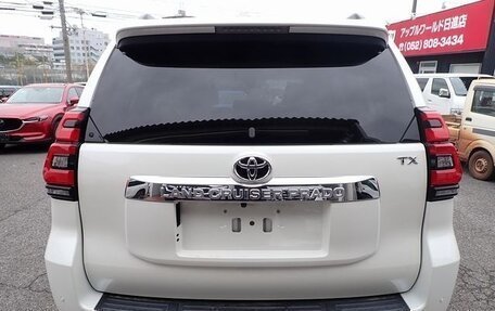 Toyota Land Cruiser Prado 150 рестайлинг 2, 2021 год, 4 000 000 рублей, 6 фотография