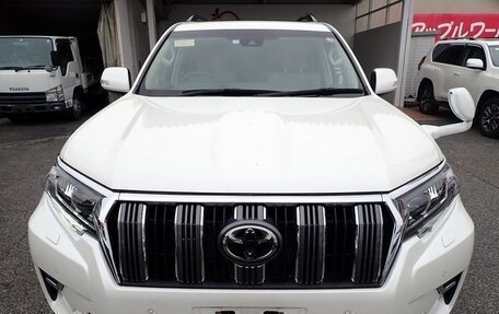 Toyota Land Cruiser Prado 150 рестайлинг 2, 2021 год, 4 000 000 рублей, 2 фотография