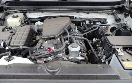 Toyota Land Cruiser Prado 150 рестайлинг 2, 2021 год, 4 000 000 рублей, 8 фотография