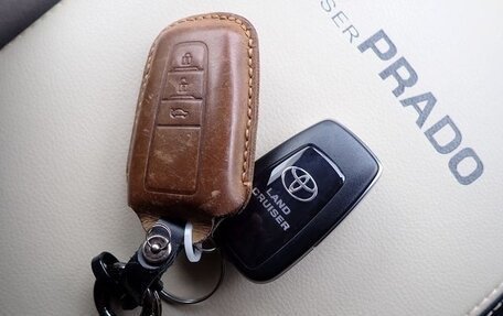 Toyota Land Cruiser Prado 150 рестайлинг 2, 2021 год, 4 000 000 рублей, 16 фотография