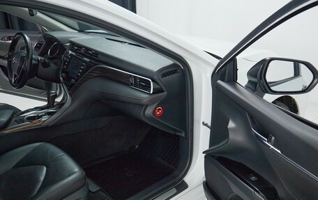 Toyota Camry, 2018 год, 2 695 000 рублей, 9 фотография