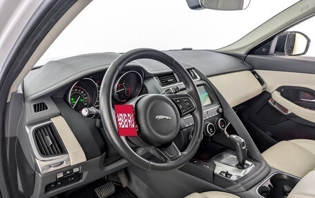 Jaguar E-Pace, 2020 год, 3 000 000 рублей, 16 фотография