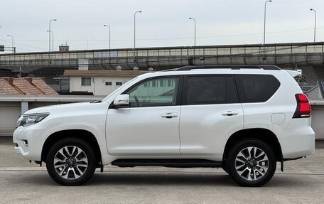 Toyota Land Cruiser Prado 150 рестайлинг 2, 2021 год, 3 815 855 рублей, 4 фотография
