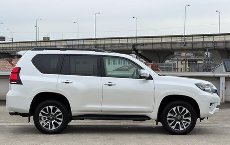 Toyota Land Cruiser Prado 150 рестайлинг 2, 2021 год, 3 815 855 рублей, 8 фотография