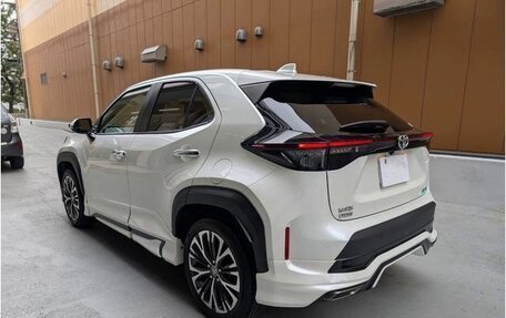 Toyota Yaris Cross, 2022 год, 1 400 000 рублей, 6 фотография