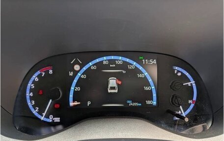 Toyota Yaris Cross, 2022 год, 1 400 000 рублей, 13 фотография