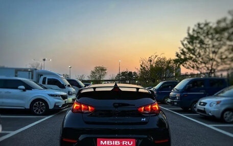 Hyundai Veloster II, 2022 год, 2 300 000 рублей, 1 фотография