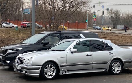 Mercedes-Benz E-Класс, 1998 год, 675 000 рублей, 2 фотография