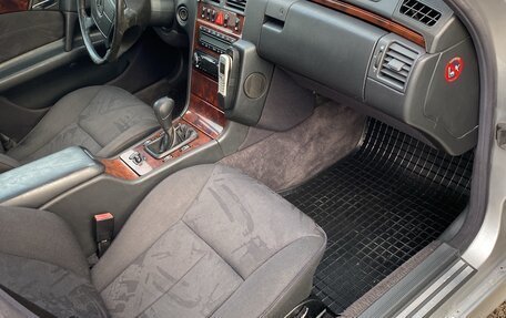Mercedes-Benz E-Класс, 1998 год, 675 000 рублей, 10 фотография