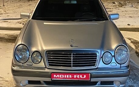 Mercedes-Benz E-Класс, 1998 год, 675 000 рублей, 3 фотография